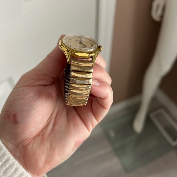 Vintage collectable ELCO jewel 17 mechanical Gold Watch 😊 HOST pick - Picture 11 of 11